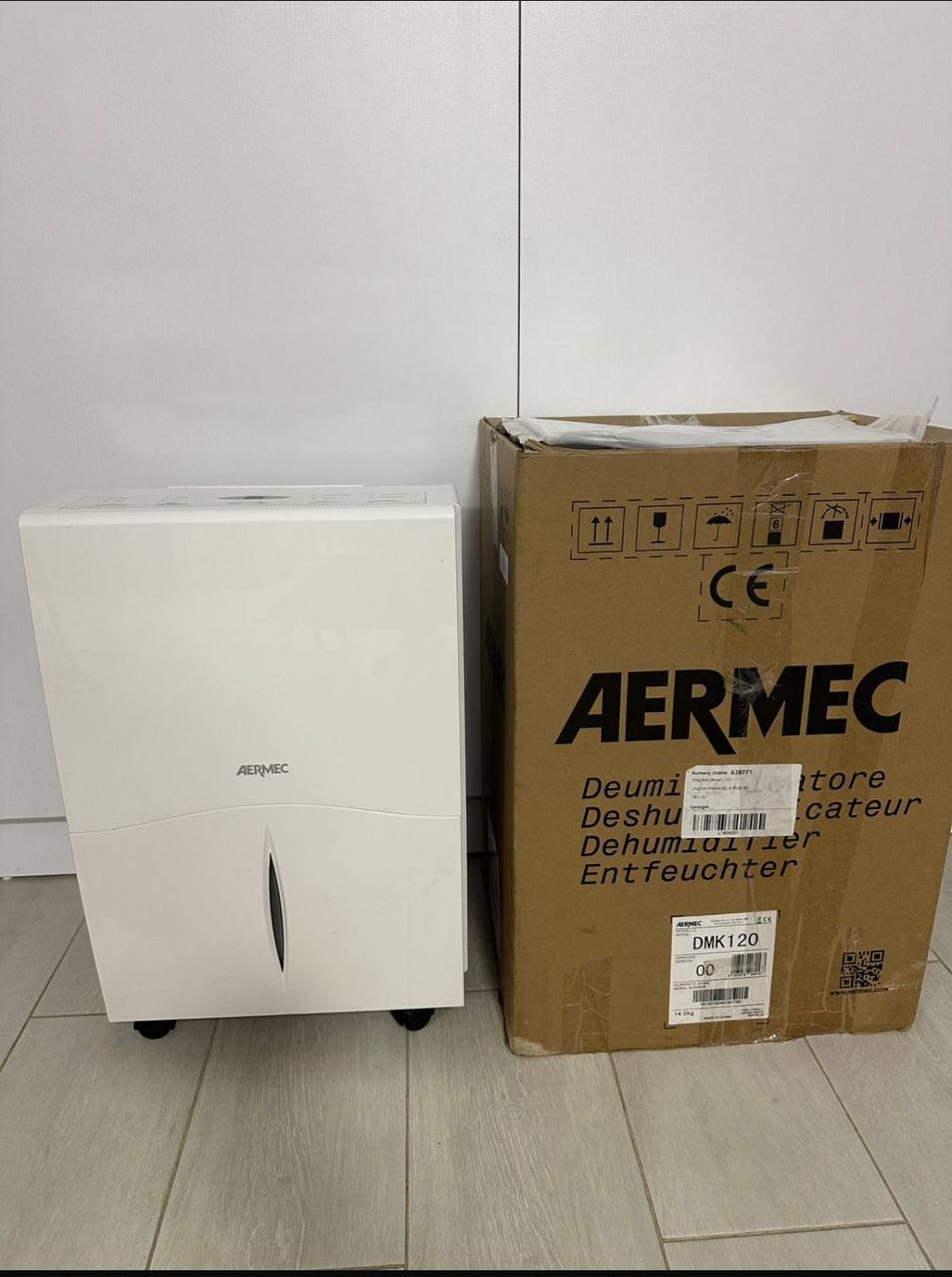 Продам осушитель воздуха AERMEC