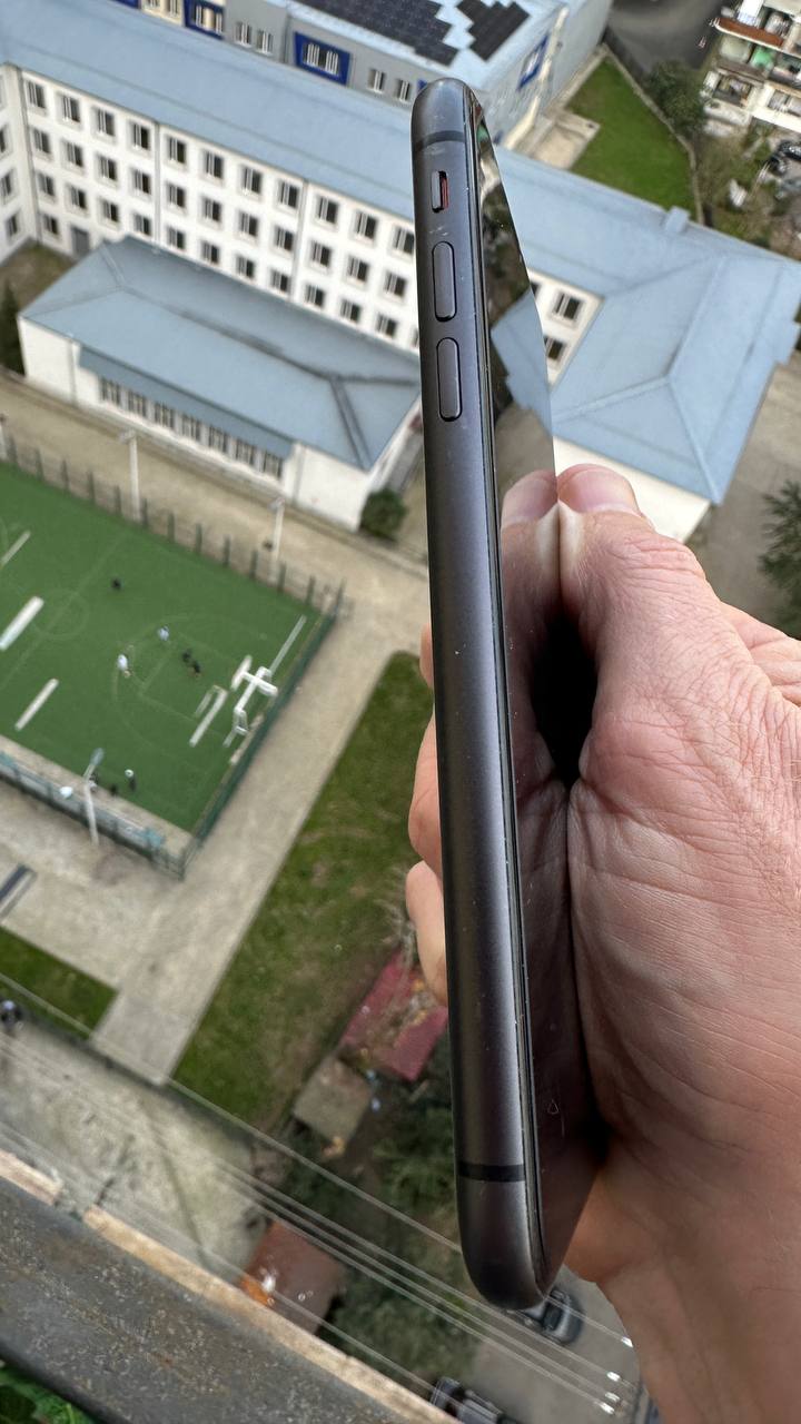 Продам iPhone 11 64gb