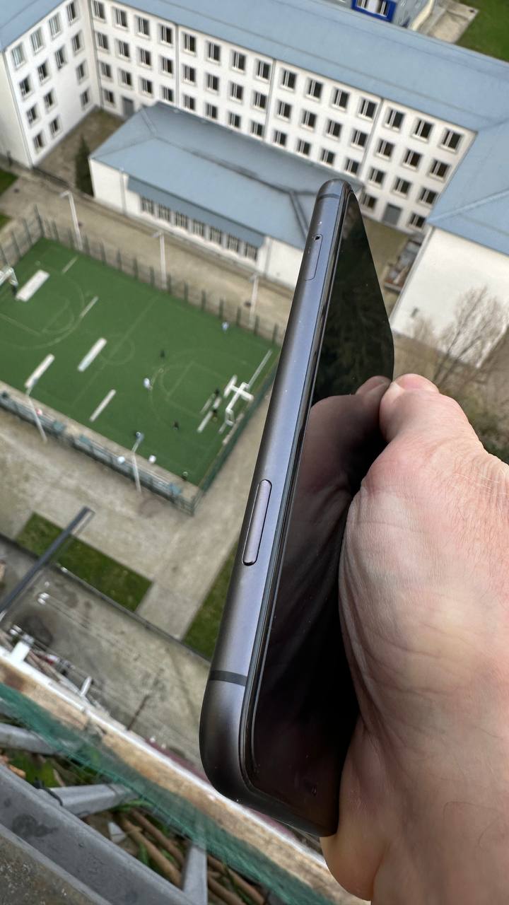 Продам iPhone 11 64gb