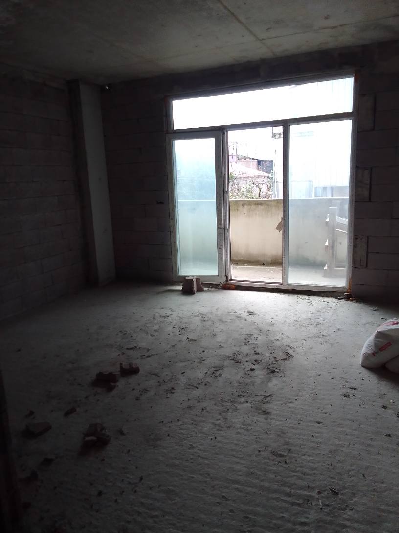 Продаются квартиры (черные и белые каркасы) в Батуми