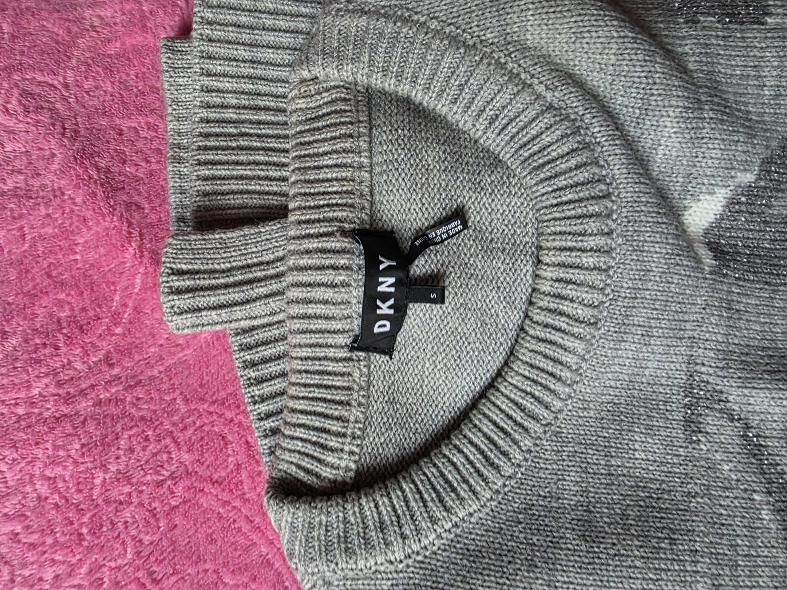 Новый джемпер “DKNY”