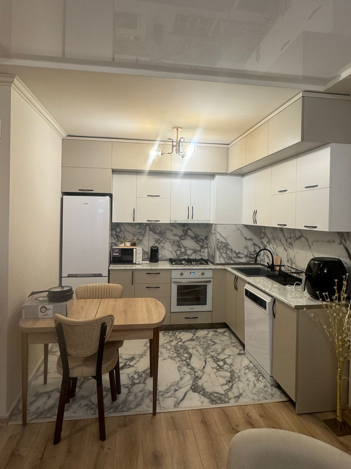 Сдается 12м этаже, укомплектована всей необходимой мебелью и техникой, солнечная сторона, 46кв.