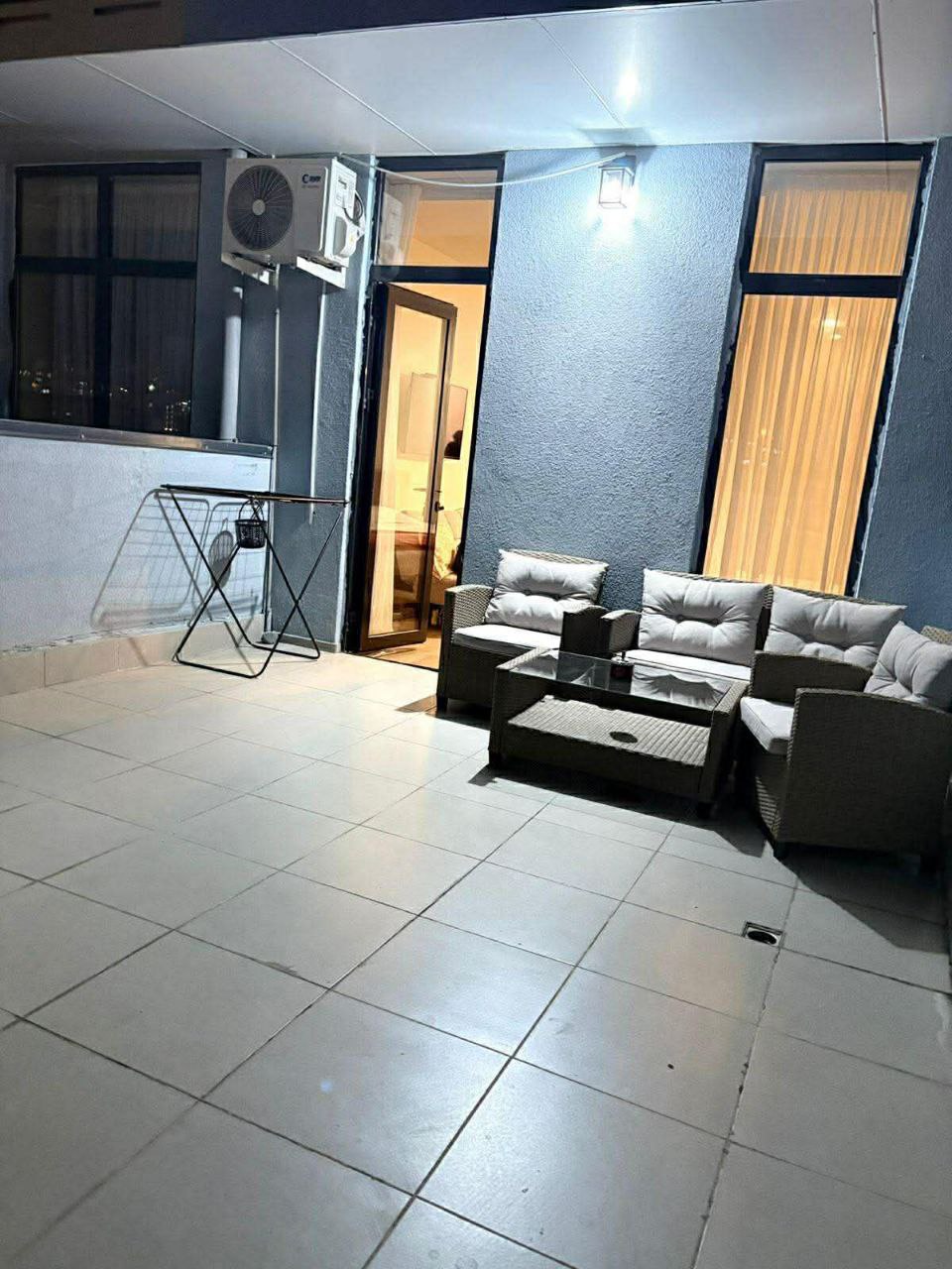 Сдается БОЛЬШАЯ студия с террасой