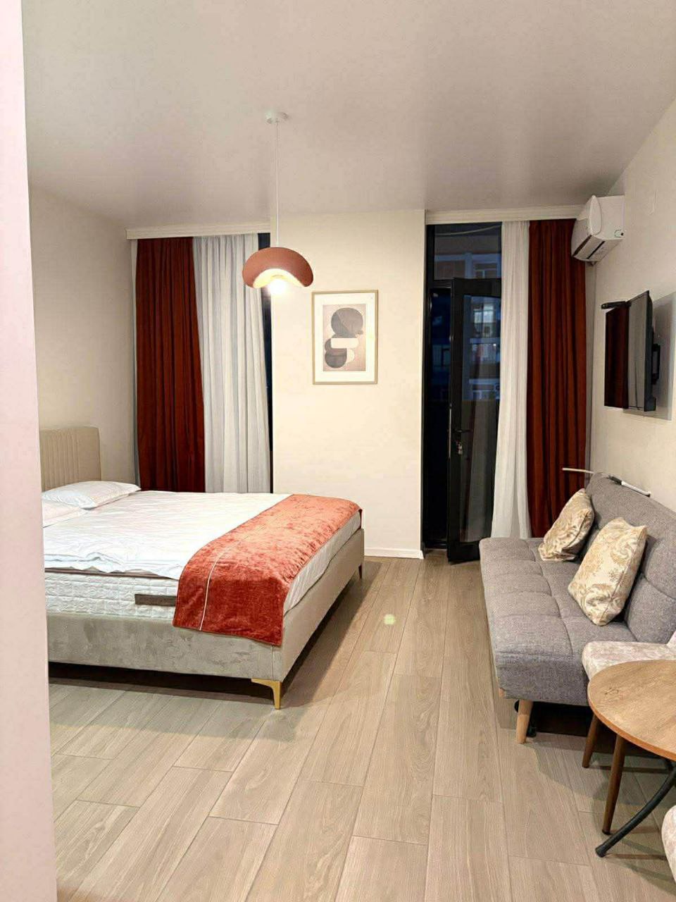 Сдается БОЛЬШАЯ студия с террасой