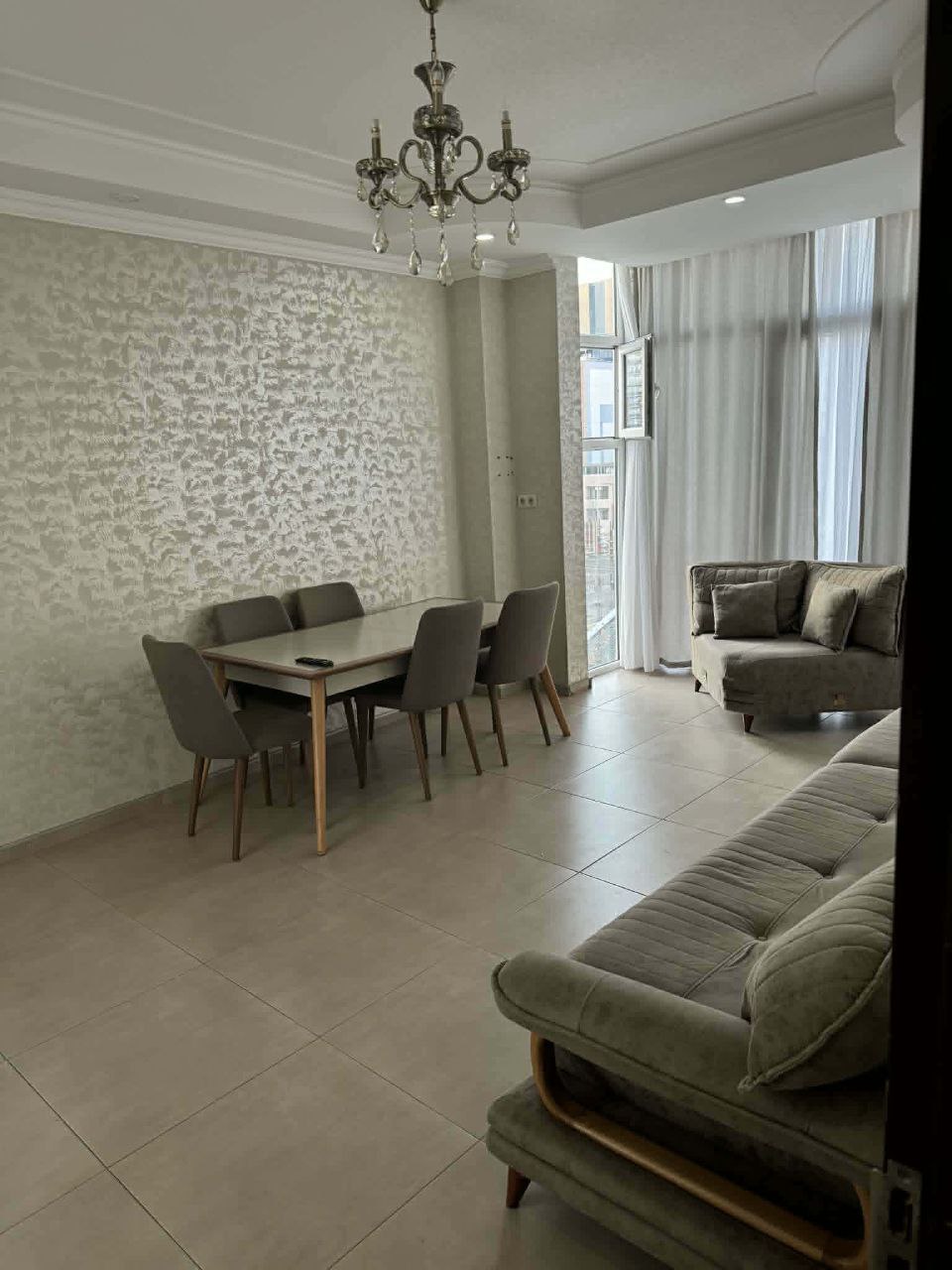 Сдается просторная 2-комнатная квартира в центре