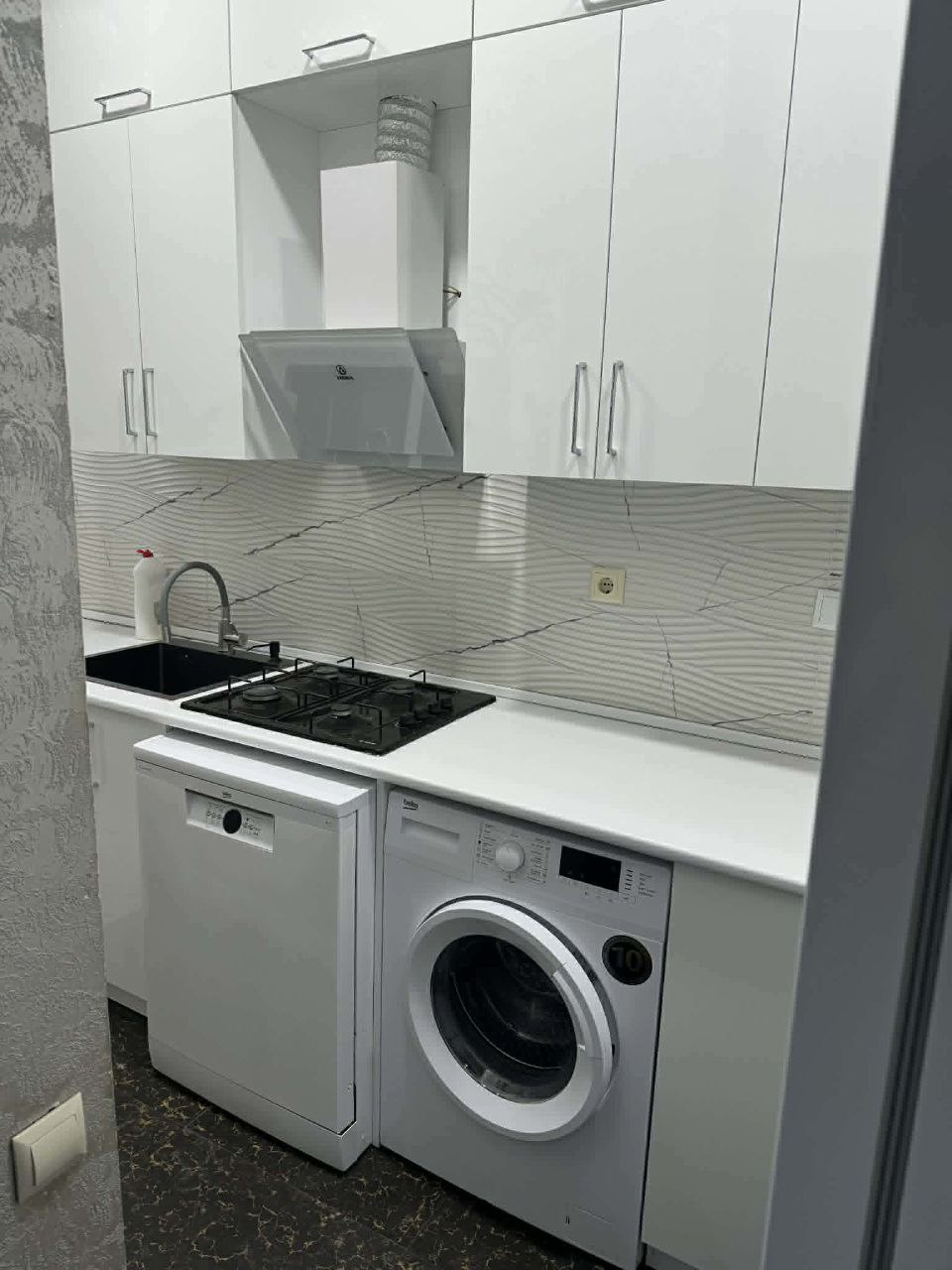 Сдается просторная 2-комнатная квартира в центре