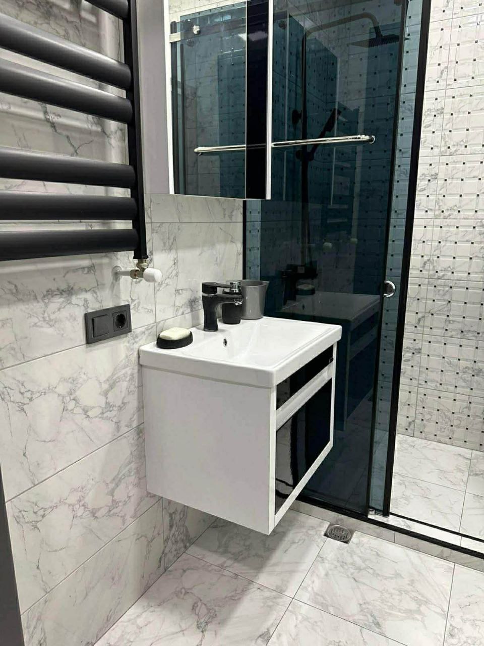 Сдается студия с выделенной спальной зоной