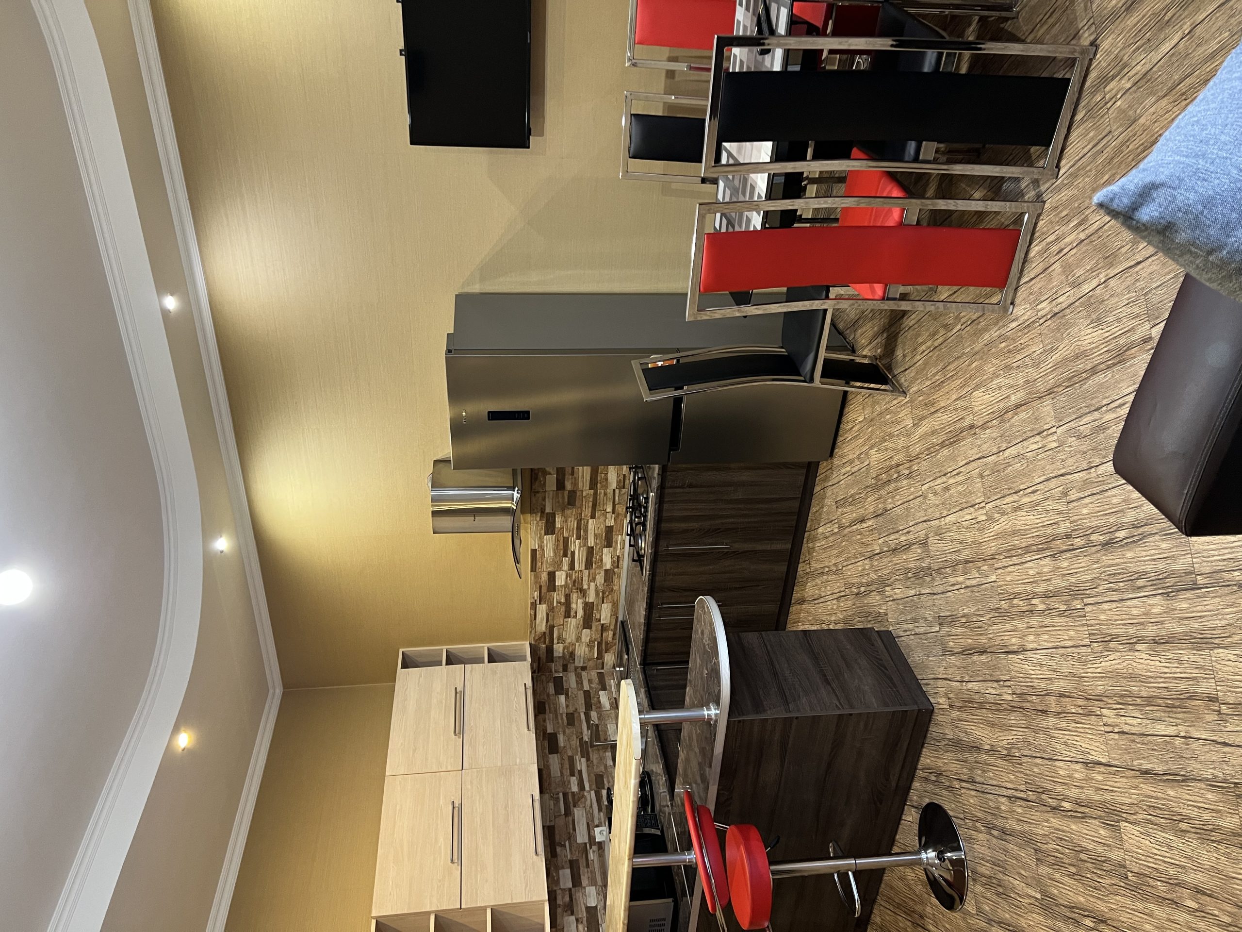 Здаеться по суточно 3 х комнатная квартира в центре