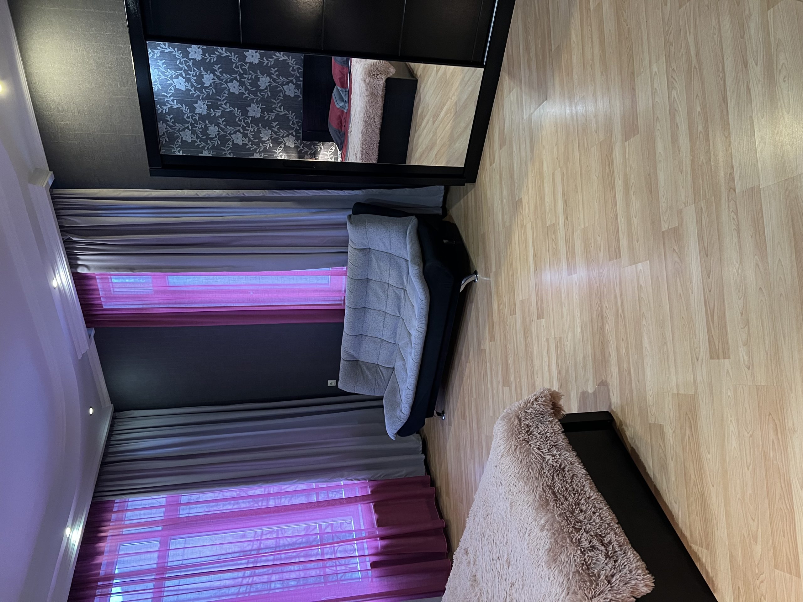 Здаеться по суточно 3 х комнатная квартира в центре