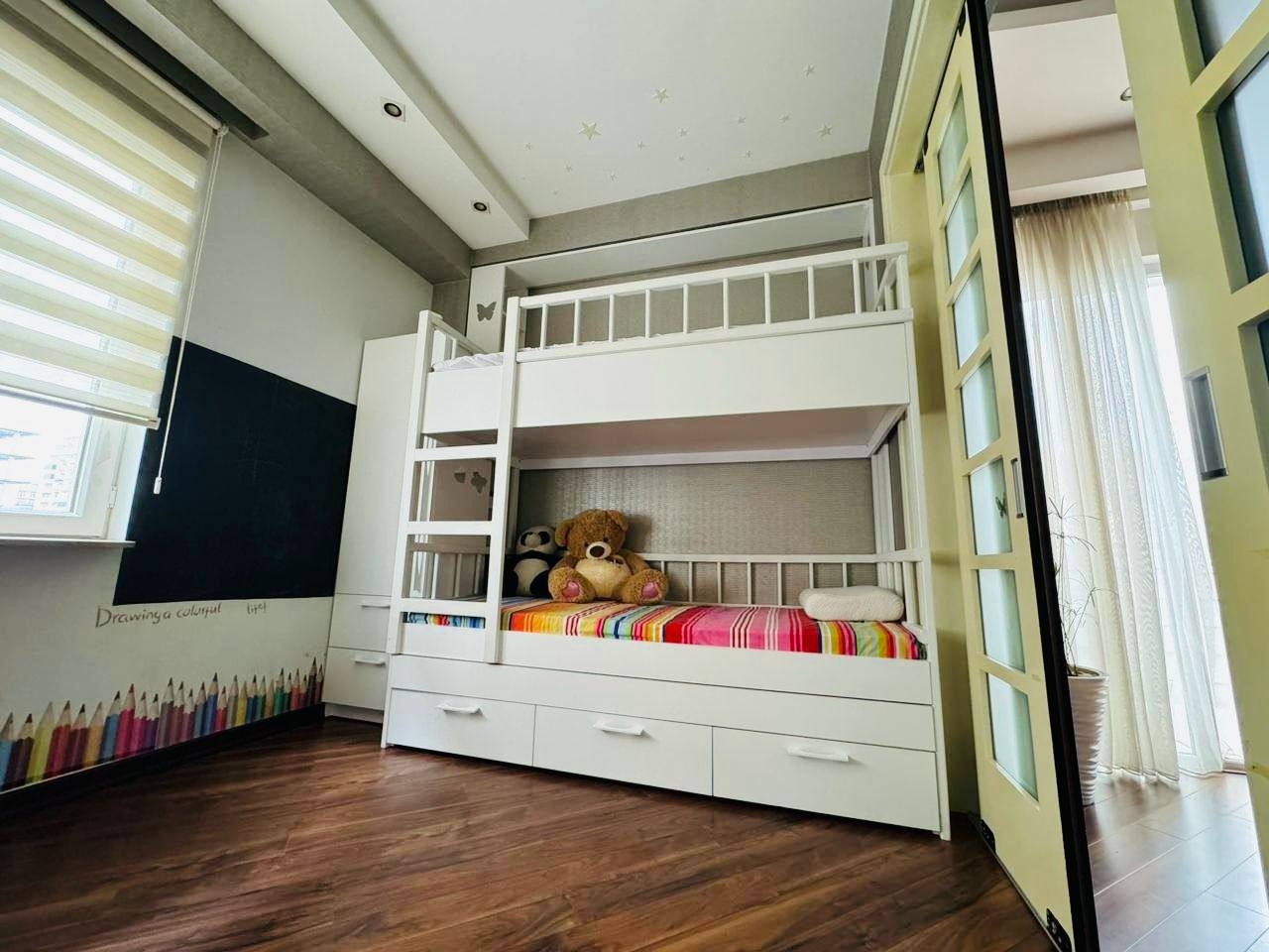 Cдам квартиру 2+1 с детской комнатой